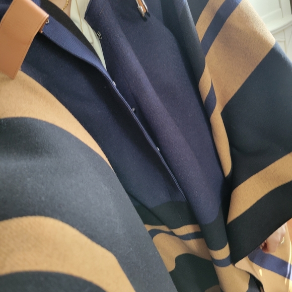 Brand new authentic Chloé cape - Picture 5 of 6